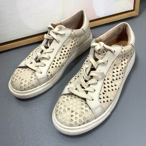 Lucky Brand Lotus 6 cream beige lazer cut sneakers